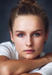 Olivia DeJonge