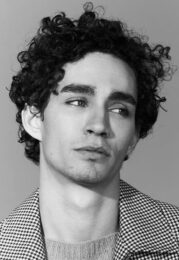 Robert Sheehan